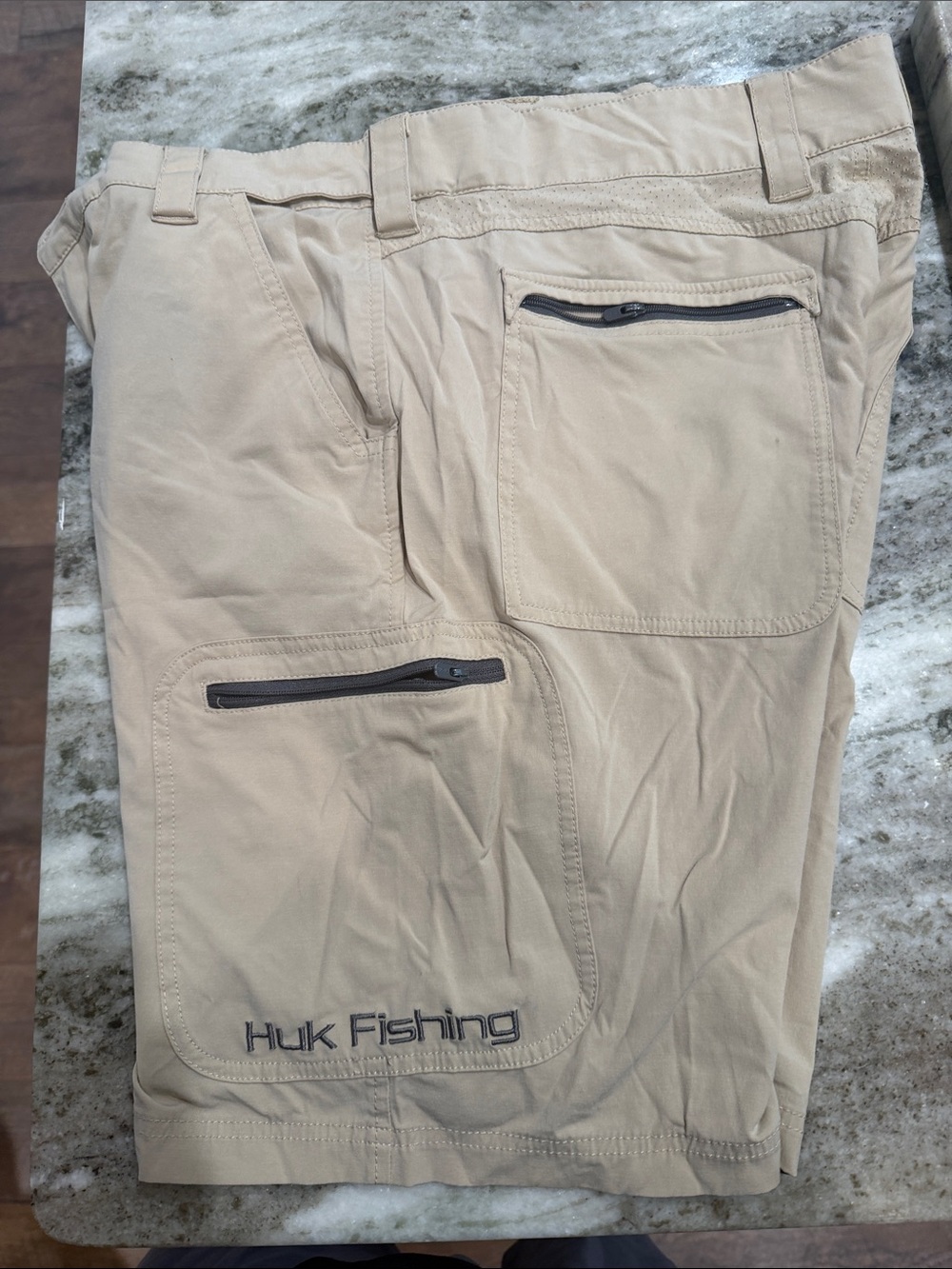 Huk Men’s Tan Cargo Fishing Pants large excellent condition